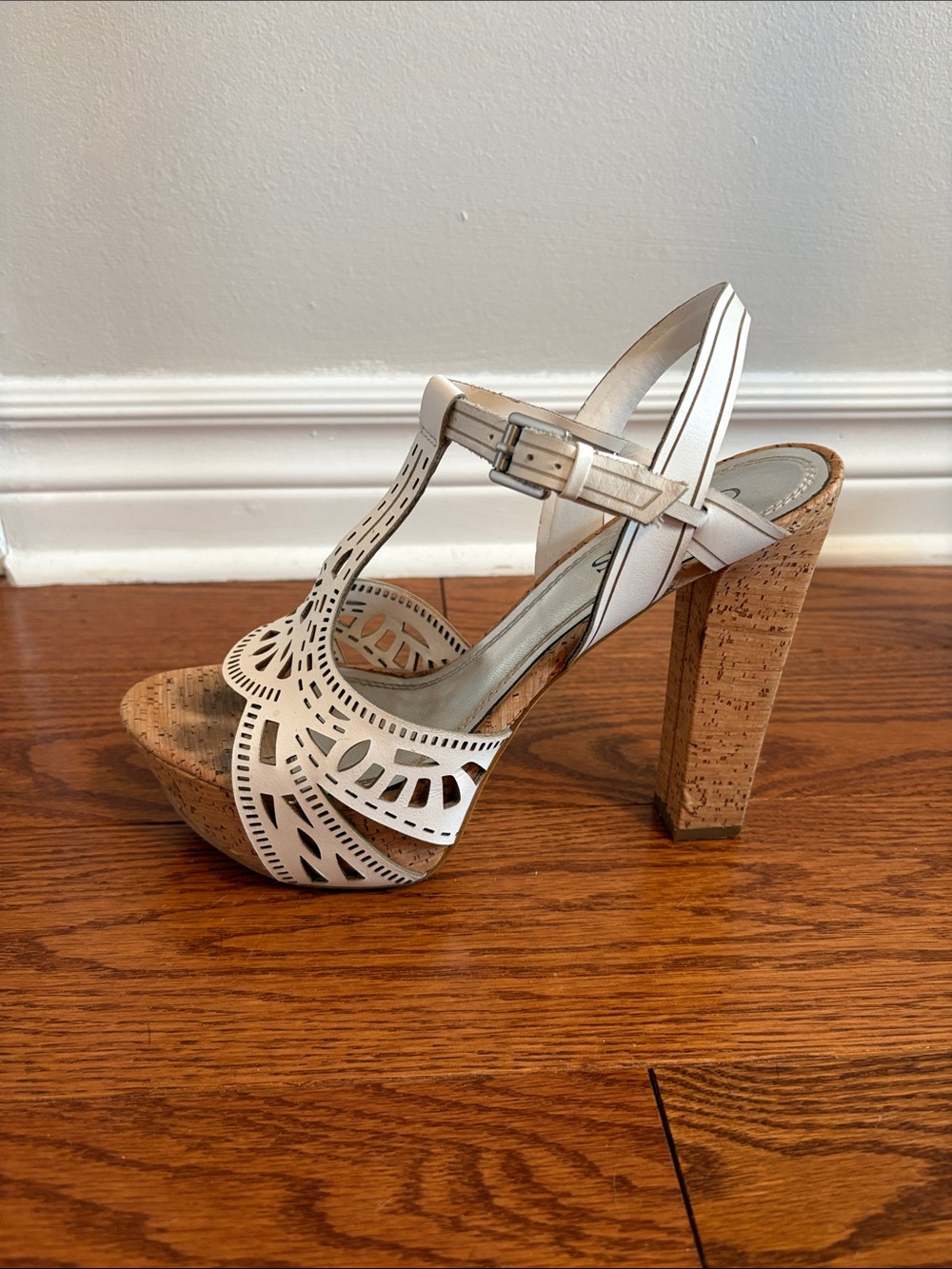 ❣️Vintage Laser-Cut Cork Block Heel Sandal in Off-White
